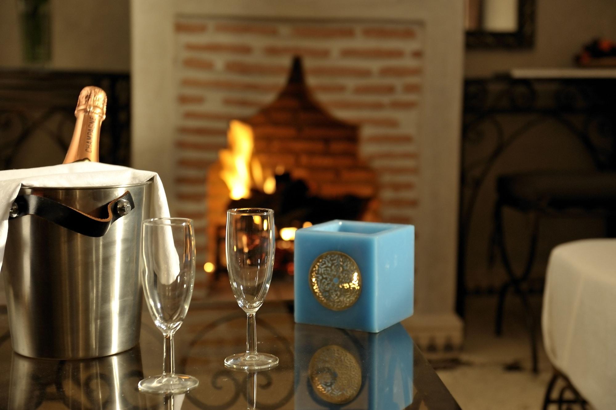 Riad Le Jardin D'Abdou Marakeş Dış mekan fotoğraf A fireplace in a hotel