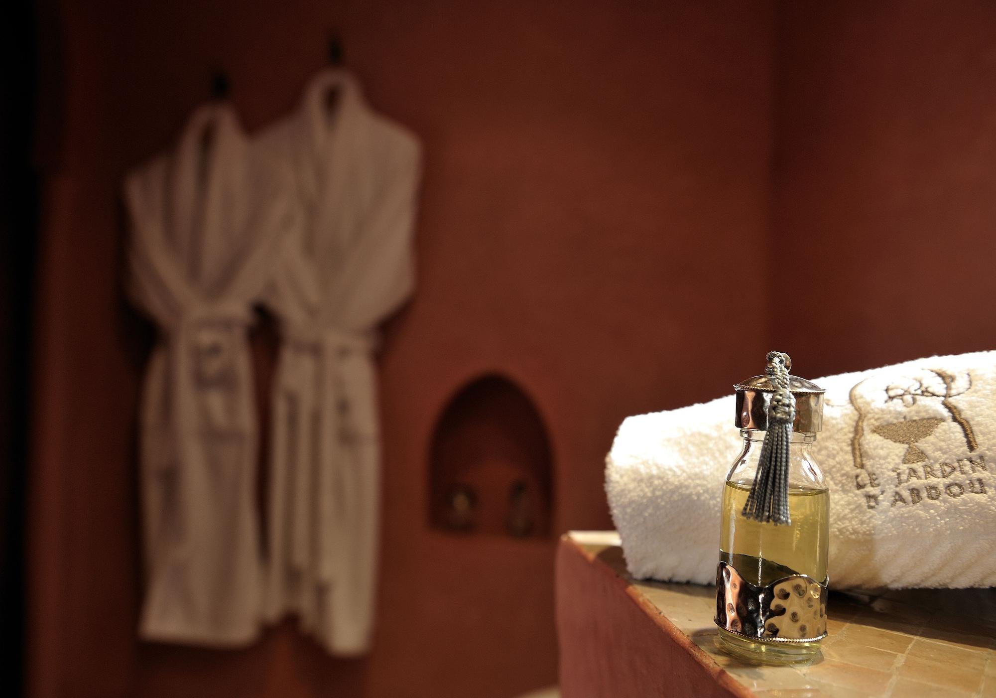 Riad Le Jardin D'Abdou Marakeş Dış mekan fotoğraf A bottle of massage oil