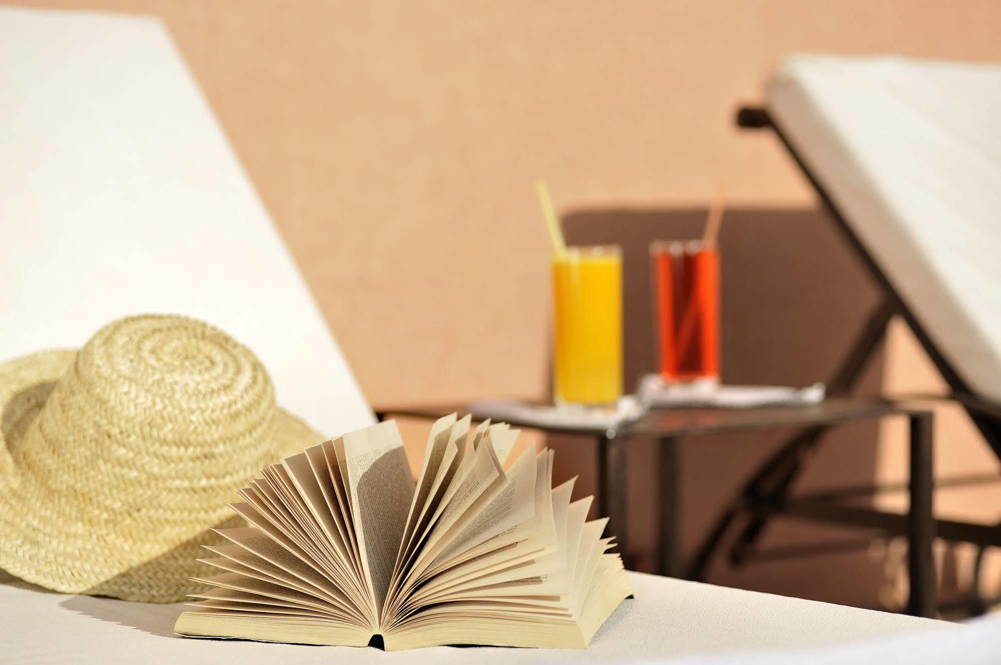 Riad Le Jardin D'Abdou Marakeş Dış mekan fotoğraf A book